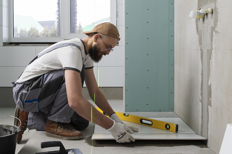 Co się psuje po „tanim remoncie łazienki” – najczęstsze fuszerki hydrauliczne